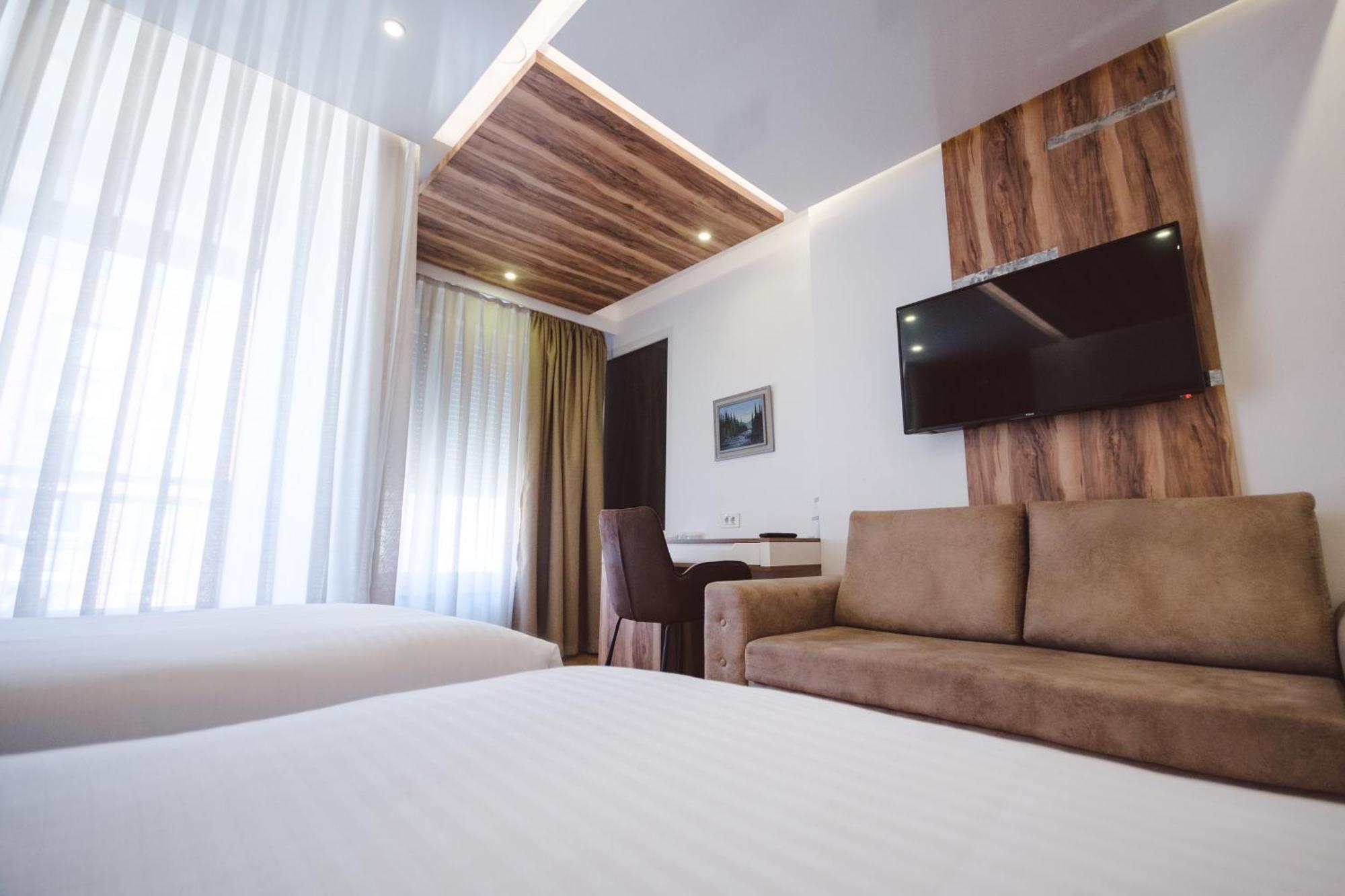 Star Hill Hotel & Spa Pristina Exterior foto