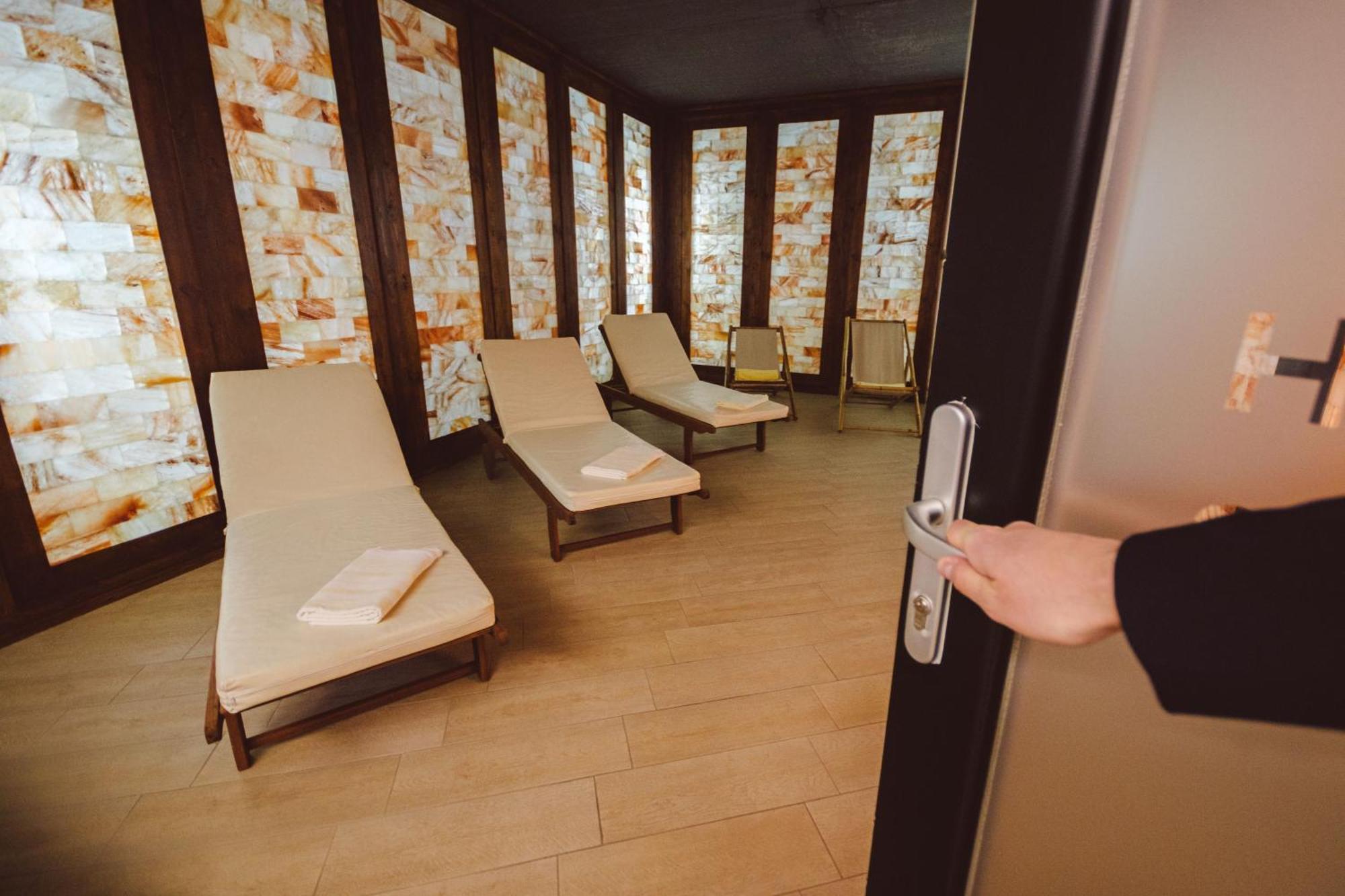 Star Hill Hotel & Spa Pristina Exterior foto